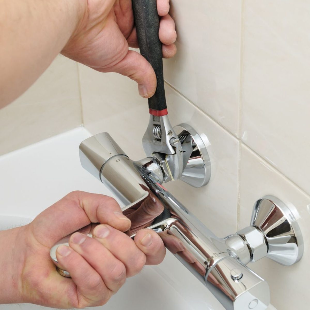 رقم سباك في الرياض