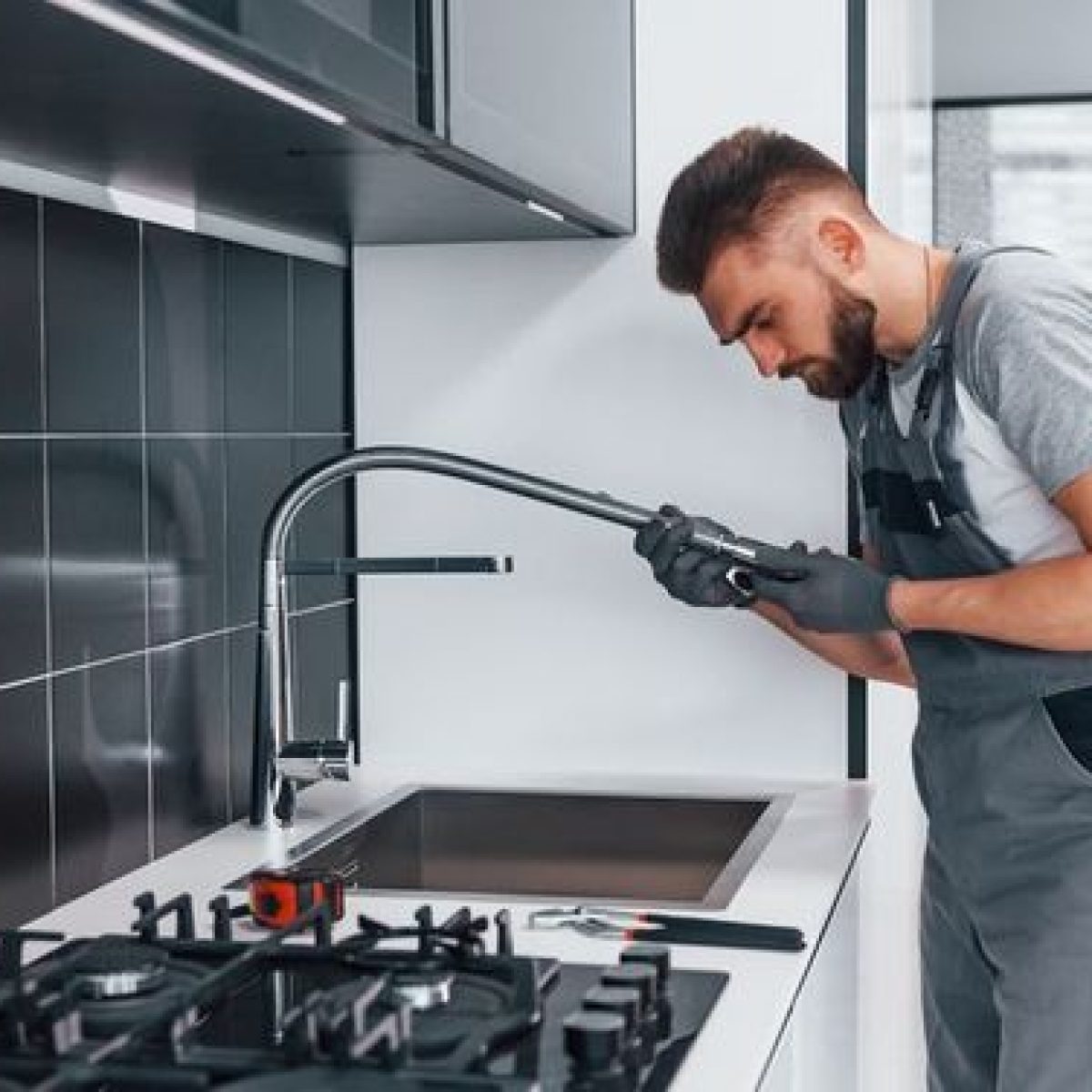 سباك متخصص بالرياض