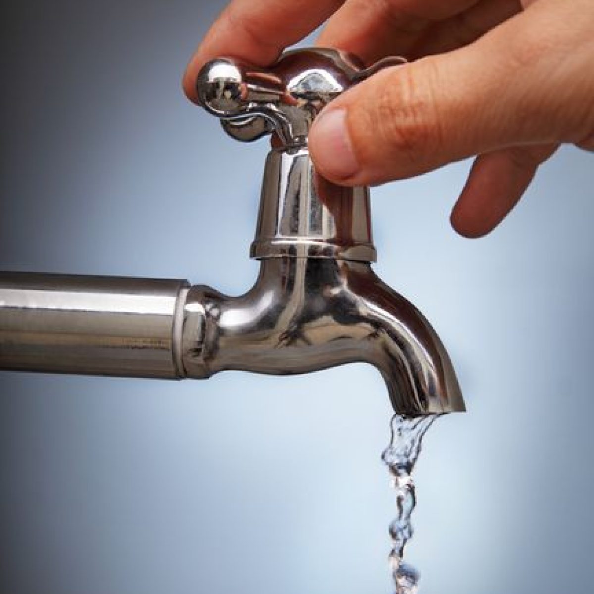 سباكي خبرة متخصصة في علاج ضعف ضغط المياه في المنزل بإحتراف